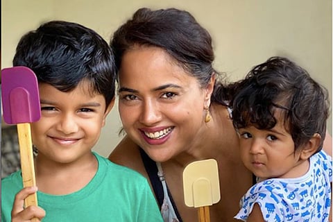 Sameera Reddy baking with kids