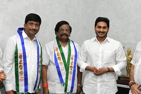 Sidda Raghava Rao and his son with CM Jagan Mohan Reddy