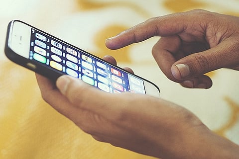 Smartphone screens harbour more germs than a toilet seat: Study