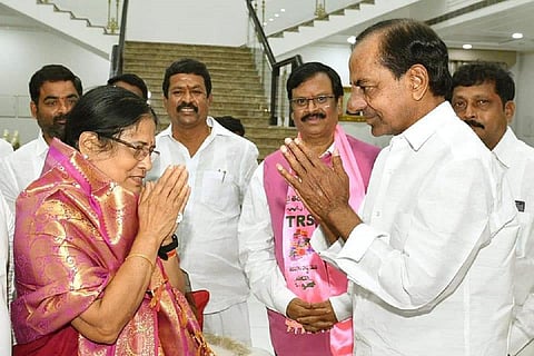 Surabhi Vani Devi greeting CM KCR