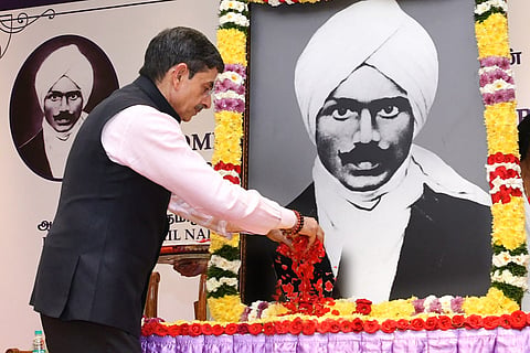 TN governor RN Ravi paying floral tributes to Bharathiyar's image
