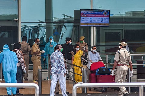 COVID-19 cases in Karnataka cross 2,000, more travelers from Maharashtra test positive