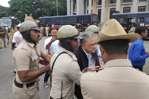 Historian Ramachandra Guha detained at Bengaluru's Town Hall for protesting CAA-NRC