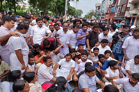 Youth Cong march to Kerala Secretariat turns violent: Cops use tear gas, stun grenades