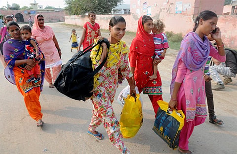 Over 20,000 border residents migrate to safety in J&K