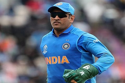 Dhoni urged to wear army insignia glove against Australia by teammates