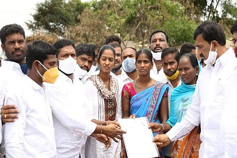 Errolla Srinivas with family members of victim