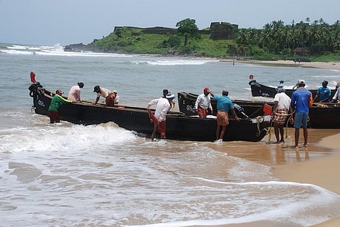 Cyclone Phethai to make landfall in Andhra on Monday, 14 mandals on high alert