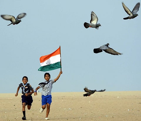 Eternal hope: Youngsters from India and Pakistan wish each other Independence day