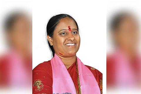 Rebellion in TRS begins, Konda Surekha threatens to contest independently