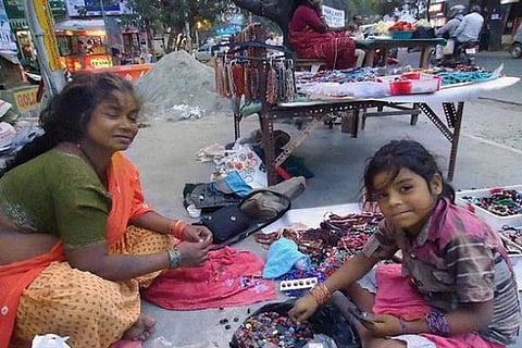 A Narikuravar woman and her daughter in Tamil Nadu