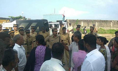Several injured in Kochi as police lathicharge protesters at IOC’s LPG plant site