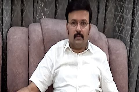 'Santro' Ravi