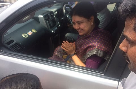 Sasikala visits husband Natarajan in hospital, as TN ministers keep distance