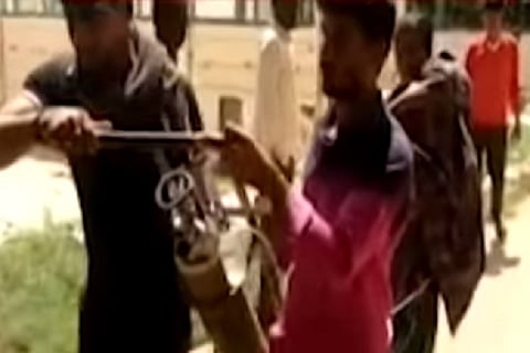 Karnataka woman forced to carry sick daughter for tests after hospital refuses help