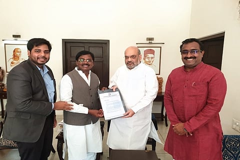 Former Congress and TRS MP Vivekanand meets Amit Shah, hints at joining BJP