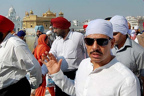 IAS officer probing Vadra deal transferred