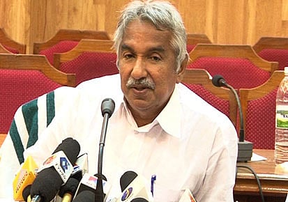 A K Antony had no role in ISRO spy case: Oommen Chandy