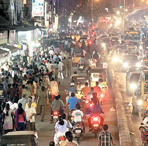 Late night shopping at Purasawalkam