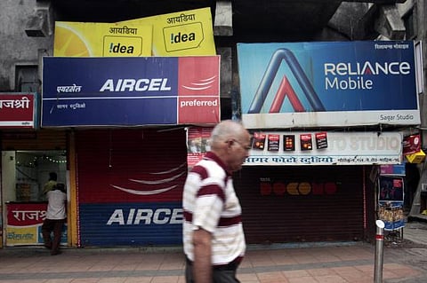 2G spectrum auction flops; gets a meagre Rs 9,407 crore