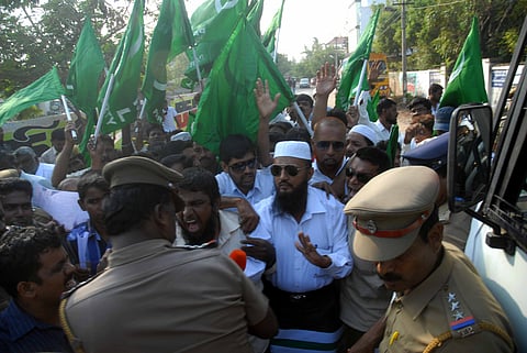 Thuppakki triggers ire of Muslim outfit