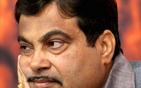 Gadkari in controversy again; denies equating Vivekananda, Dawood