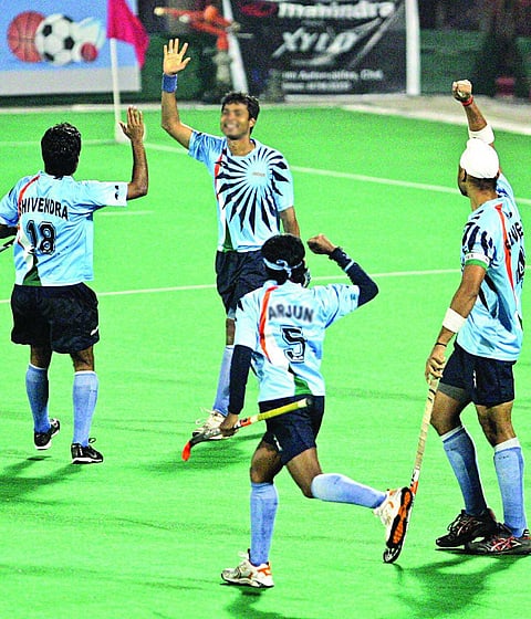 India reach semis in Champions Trophy
