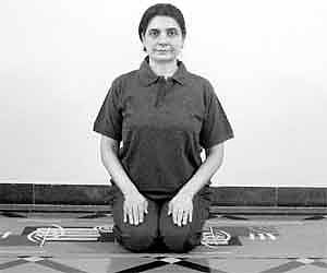 Treating intestinal gas with yoga