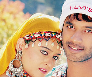 Mayi and Akshay in Ganga Kaveri.
