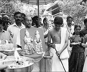 Thiruvabharana procession begins from Akavoor Mana to the Thiruvairanikulam Mahadeva temple as part of the Sree Parvati Devi Nadathurappu festival nea