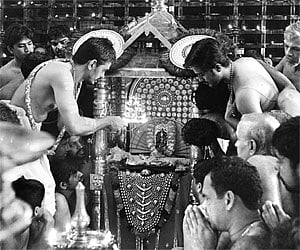 The temple Keezhsanthi performing the deeparadhana on the Panchaloha vigraham placed in the Swarna Pazhukkamandapam at the Chuttambalam of the Sree Kr