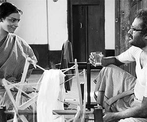 Weaving a movie on the looms