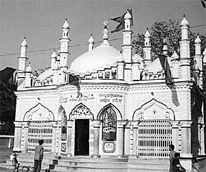 The shrine of Baba Bhujakhia Pir