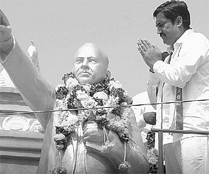 FLOR AL TRIBUTES: Telugu Desam Party candidate for Guntur Lok Sabha constituency Madala Rajender paying floral tributes to B R Ambedkar.