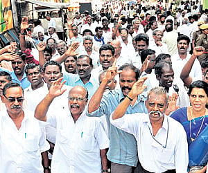 Members of Central Organisation of Tamilnadu Electricity Employees (COTEE) staging a protest at the Tamil Nadu Electricity Board, Anna Salai on Monday