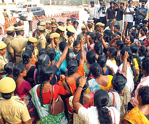 Members of the Tamil Nadu Women’s Federation, engaged in a heated debate with the police, after they attempted to lay seige to the Congress party head