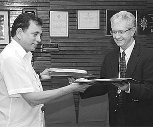 CCMB Director Lalji Singh and Biorad Group Operations Manager John Hertia exchanging the MoU on proteomic initiative at the CCMB in Hyderabad.