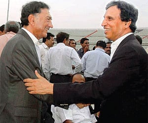 Former Pakistan skipper Asif Iqbal greeting Jayanthilal while Abbas Ali Baig is also seen.