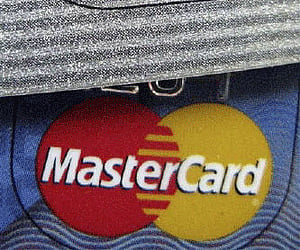 The MasterCard logo is seen on a credit card in this April 28, 2008 file photo. (Reuters)