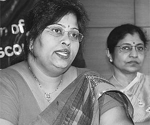 Indian Association of Gynaecological Endoscopists –09 Annual Endoscopy Conference organising secretary Dr S Shantha Kumari addressing the media.