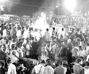 LAST RITES: Thousands of fans gather as the body of Vishnuvardhan is consigned to flames in Bangalore on Wednesday.