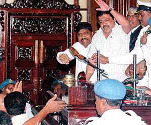 BZ Zameer Ahamed Khan of JD(S) and Kakasaheb Patil of Congress trying to disrupt the proceedings.