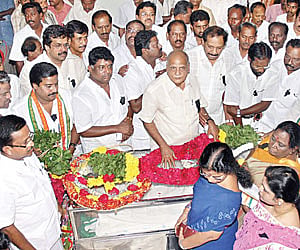 Tamil Nadu Congress MLAs pay tributes to their party colleague Selvaraj at his T Nagar residence on Monday.