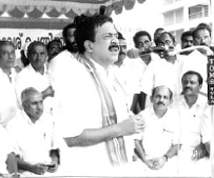 KPCC president Ramesh Chennithala addressing the meeting as part of the reception to the Kerala Raksha Yathra at Tiruvalla KSRTC junction on Wednesday
