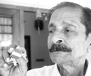 Indian National Army soldier M K Ramachandran with his INA badge