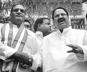 SHIFTING LOYALTY: Former TDP MP Gutha Sukhender Reddy joining the Congress in the presence of APCC president D Srinivas in Hyderabad on Sunday.