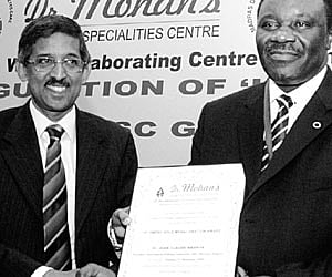 Dr V Mohan, chairman of Dr Mohan’s Diabetes Specialities Centre, presenting Dr Mohan’s DSC gold medal oration award to Prof Jean Claude Mbanya, presid