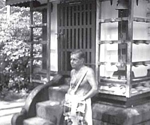 Sadanam Divakara Marar presenting sopana sangeetham at Thamaramkulangara Sree Dharma Sastha Temple