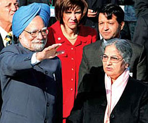 Prime Minister Manmohan Singh with his wife Gursharan Kaur on their arrival at Andrews Air force Base, Maryland in Washinghton on Sunday.