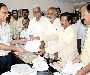 APSRTC JAC leaders serving strike notice on Executive Director BSR Murthy at Bus Bhavan in Hyderabad on Thursday.
